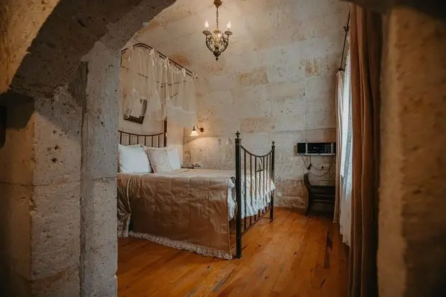 Deluxe Cave