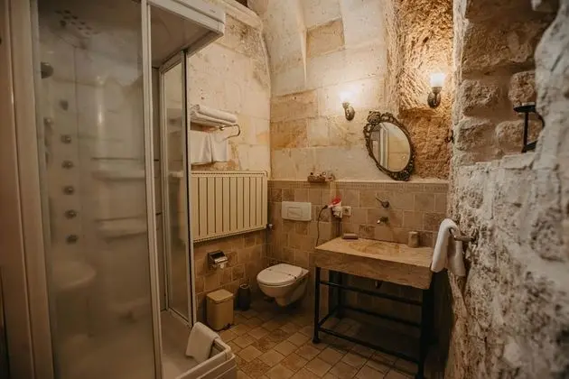 Deluxe Cave