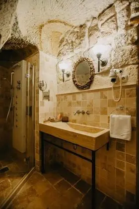 Deluxe Cave