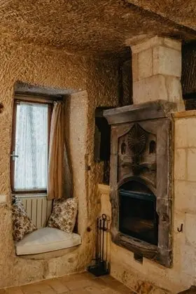Majestic Cave Suites