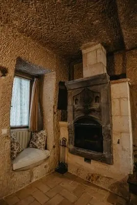 Majestic Cave Suites