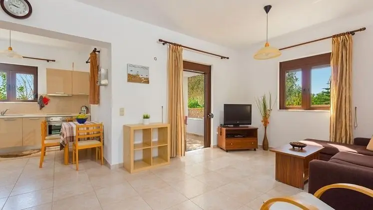 Villa, 2 Yatak Odası, Balkon, Bahçe Manzaralı