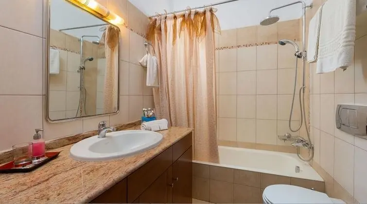 Villa, 2 Yatak Odası, Balkon, Bahçe Manzaralı