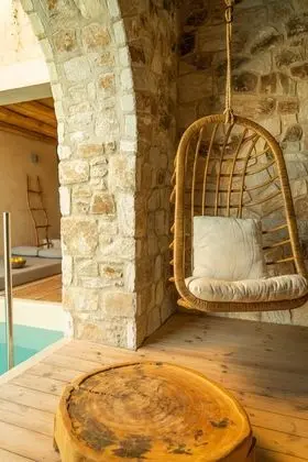 Arch Rooms | Swim Up