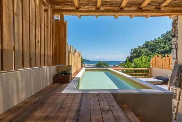Superior Suite with Sea View and Outdoor Swimming Pool