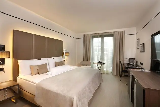 Oda (The Level, Executive Lounge Access)