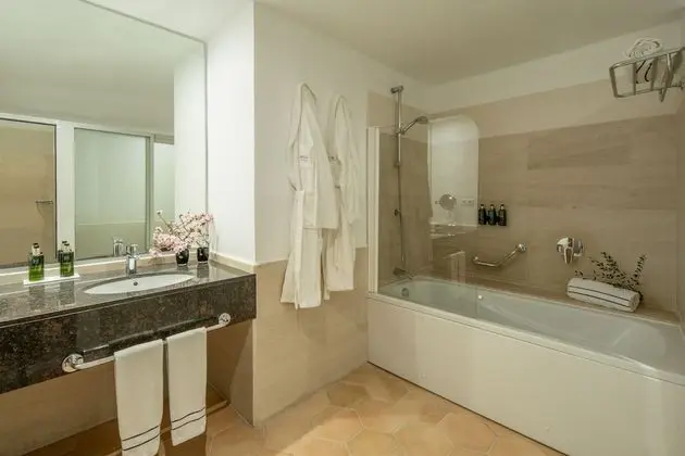 Junior Süit, Küçük Mutfak (2 adults + 2 children)