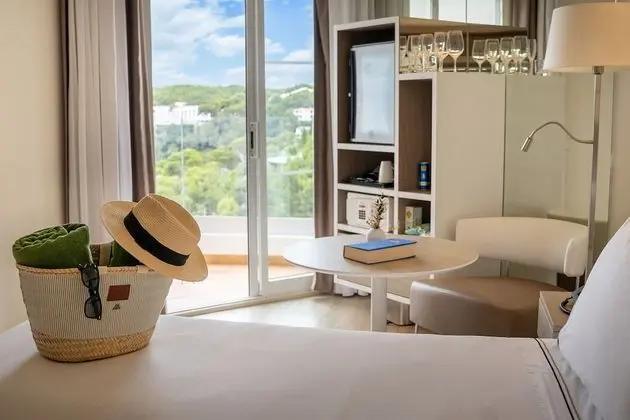 Standard Oda, Balkon, Kısmi Deniz Manzaralı (2 adults + 1 child)