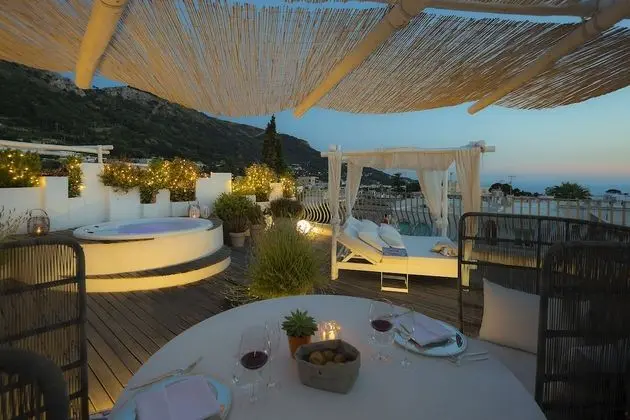 Suite con Roof Top panoramico vista mare