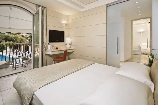 Superior Tek Büyük Yataklı Oda, Balkon, Kısmi Deniz Manzaralı