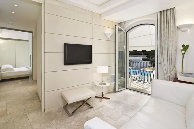 Superior Tek Büyük Yataklı Oda, Balkon, Kısmi Deniz Manzaralı