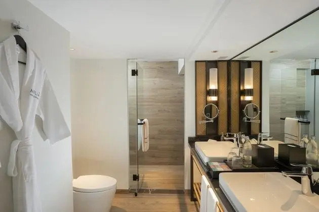 Premium Corner Room