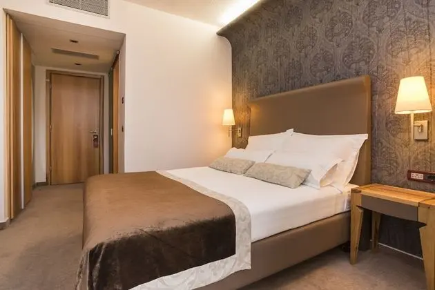 Classic single room park side