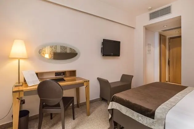 Classic single room park side