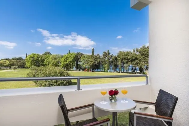 Premium room with balcony, Sea side