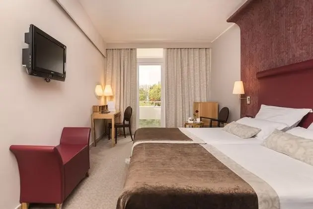 Premium room with balcony, Sea side