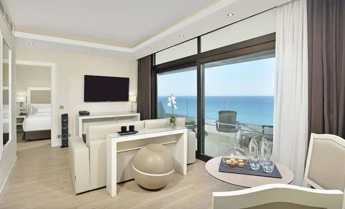 Süit (The Level Master Suite Adults Only)