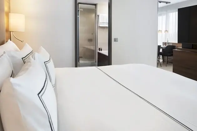 The Level Executive Suite with Lounge Access