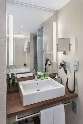 The Level Executive Suite with Lounge Access
