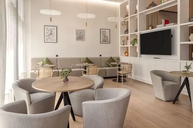 The Level Executive Suite with Lounge Access