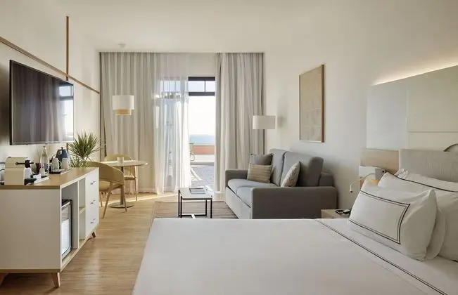 Junior Süit, Okyanus Manzaralı (The Level, with Solarium)