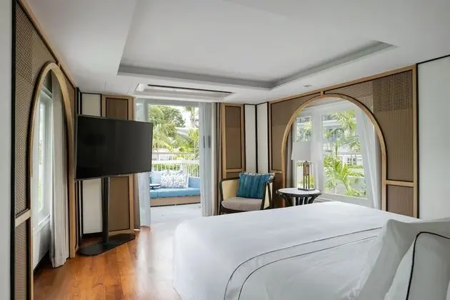 The Level Boat Suite