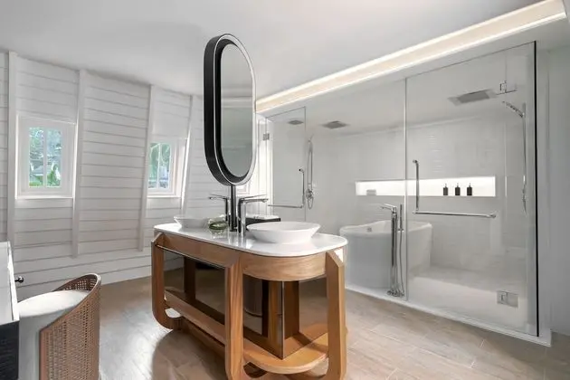 The Level Boat Suite