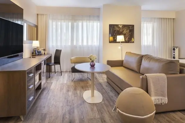 Family Grand Premium (2+2)