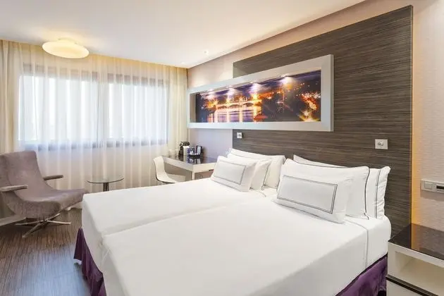 Melia Room Twin Bed (3)