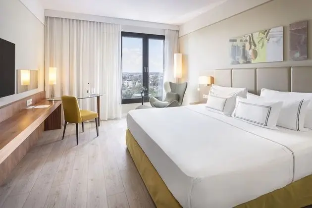 The Level Room with City View