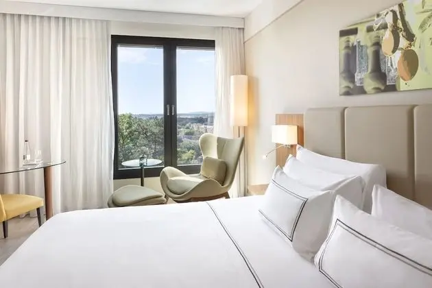 The Level Room with City View