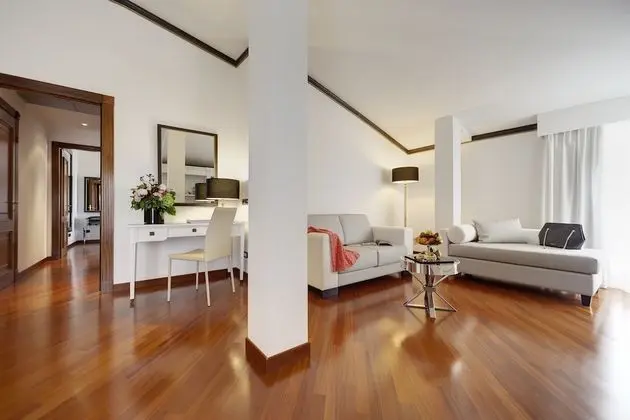 The Level Ambassador Suite (2+2)