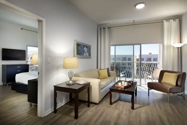 One Bedroom Corner Suite with Terrace
