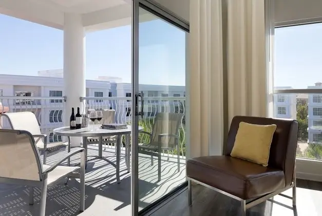 One Bedroom Corner Suite with Terrace