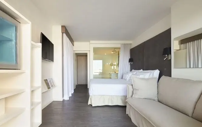 The Level Premium Sea View with Solarium