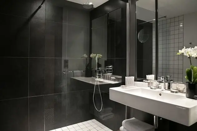 PREMIUM THE LEVEL WITH TOUR EIFFEL VIEW
