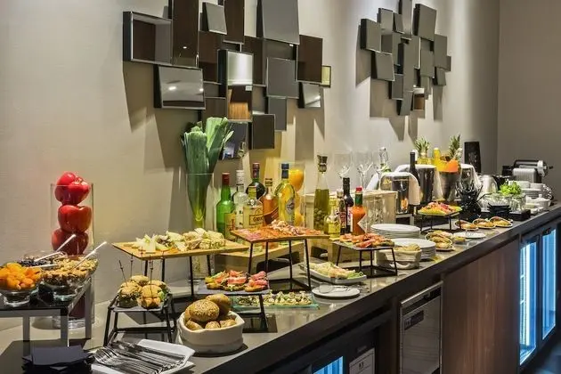 PREMIUM THE LEVEL WITH TOUR EIFFEL VIEW
