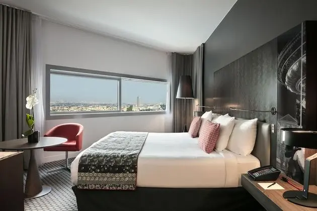 Premium Oda (Eiffel Tower View)