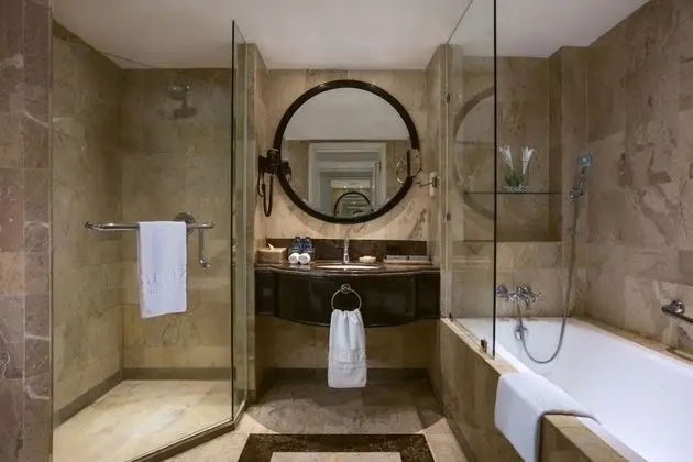 The Level Guestroom with Executive Lounge Access