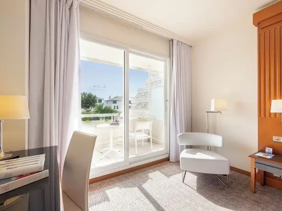 Melia Room, Havuz Manzaralı