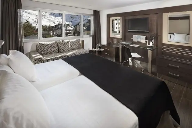 The Level Deluxe Mountain View
