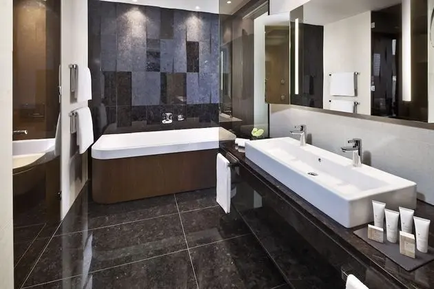 Master Suite The Level