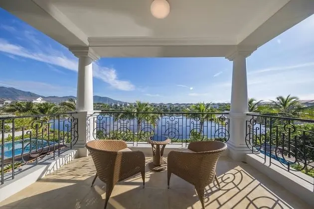 Villa, 4 Yatak Odası, Kişiye Özel Havuzlu, Göl Manzaralı