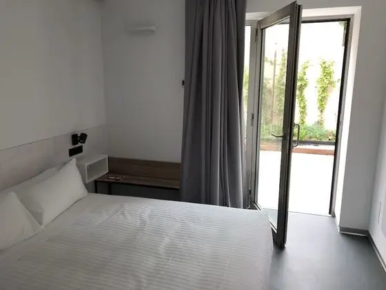 Deluxe Tek Büyük Yataklı Oda, Bahçe Manzaralı