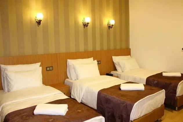 Üç Kişilik Oda, Şehir Manzaralı
