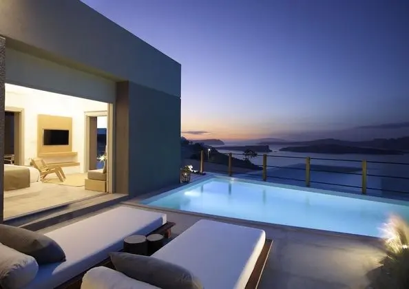 Superior Honeymoon Suite with Private Pool and Caldera View