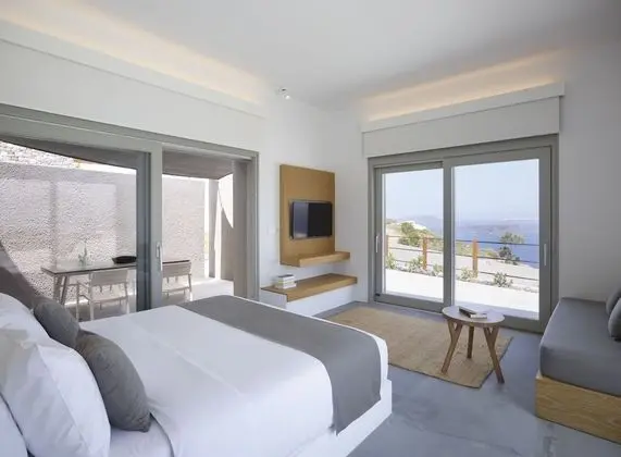 Superior Honeymoon Suite with Private Pool and Caldera View