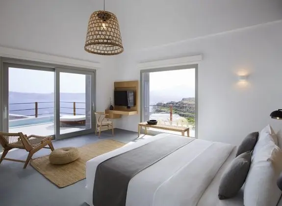 Superior Suite with Loft with Caldera View and Private Pool