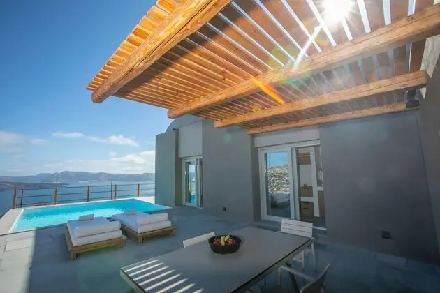 Superior Suite with Loft with Caldera View and Private Pool