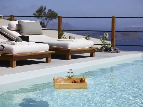 Superior Suite with Loft with Caldera View and Private Pool